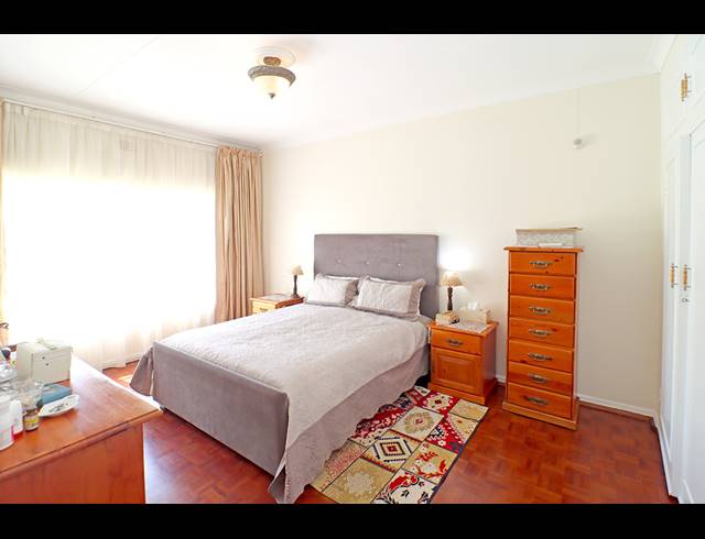 4 BEDROOM FREEHOLD FOR SALE IN GLENHAZEL